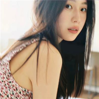 一位站立的人